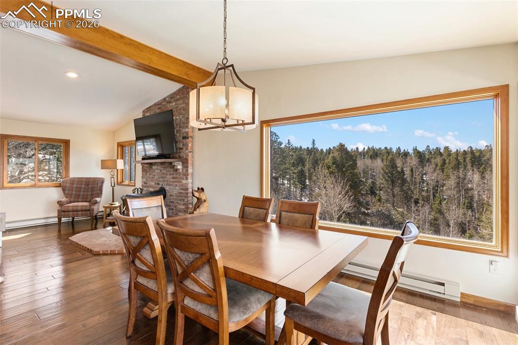 Image 27 of 50: Dining Area