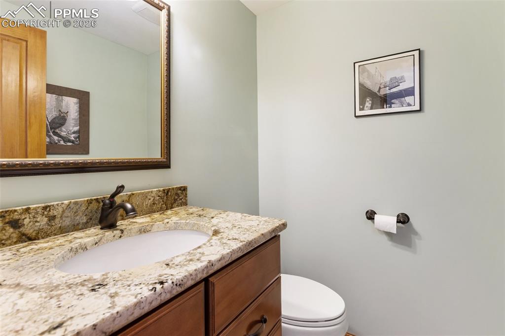 Image 30 of 50: Bathroom