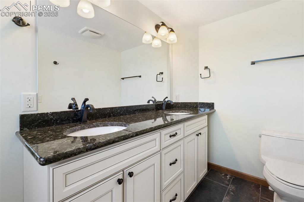 Image 32 of 50: Bathroom