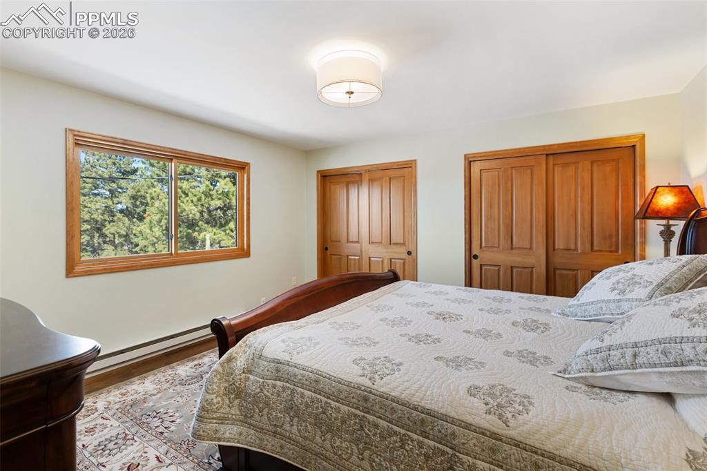 Image 36 of 50: Bedroom