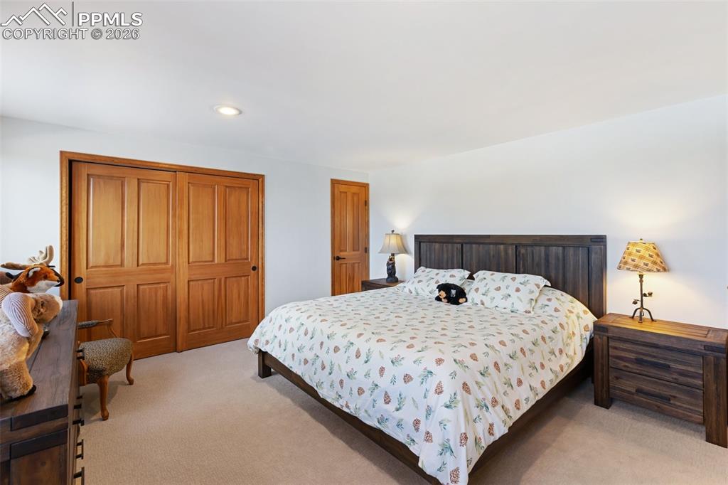 Image 41 of 50: Bedroom