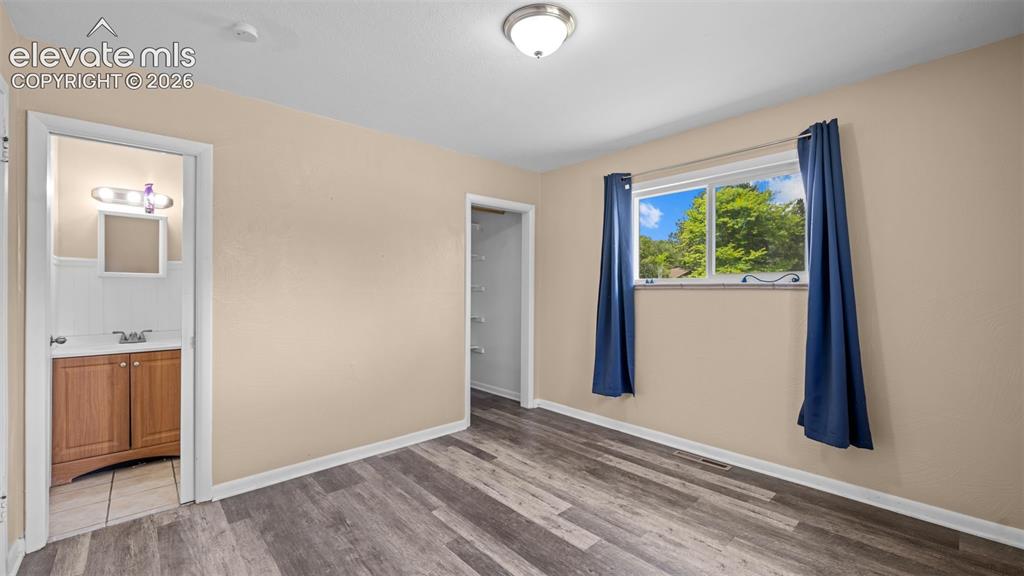 Image 12 of 40: Bedroom