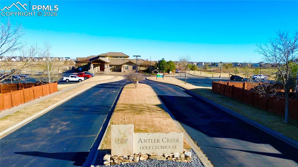 Image 38 of 40: Nearby gold course located less than one mile from the property