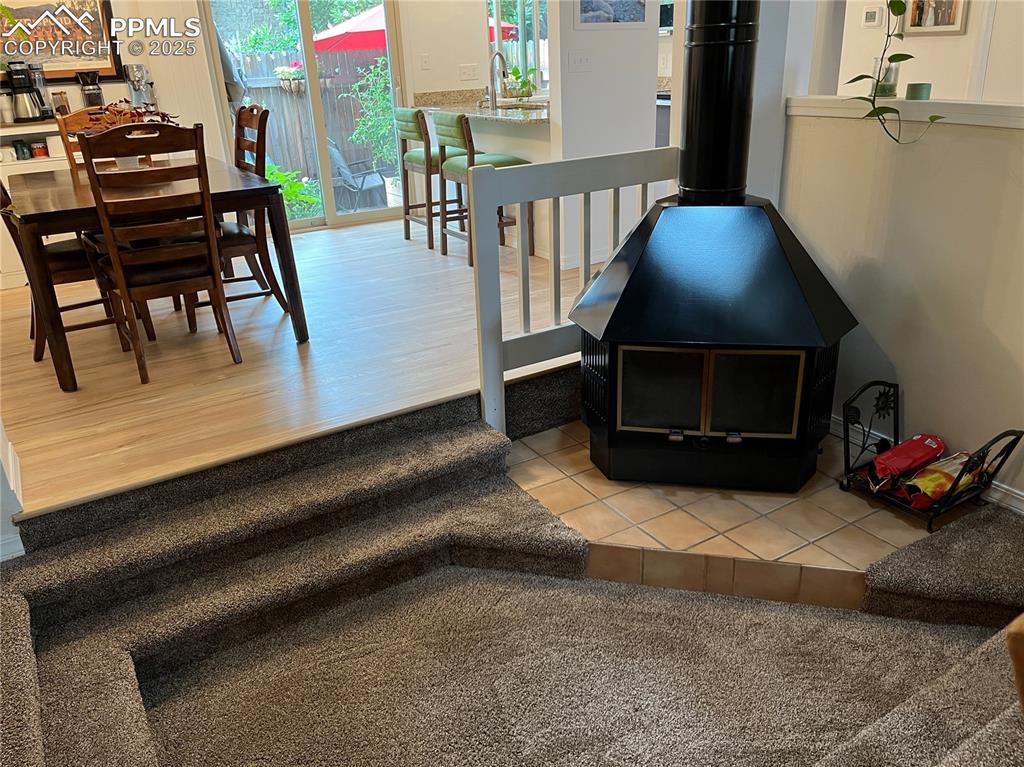 Image 4 of 17: Living Room