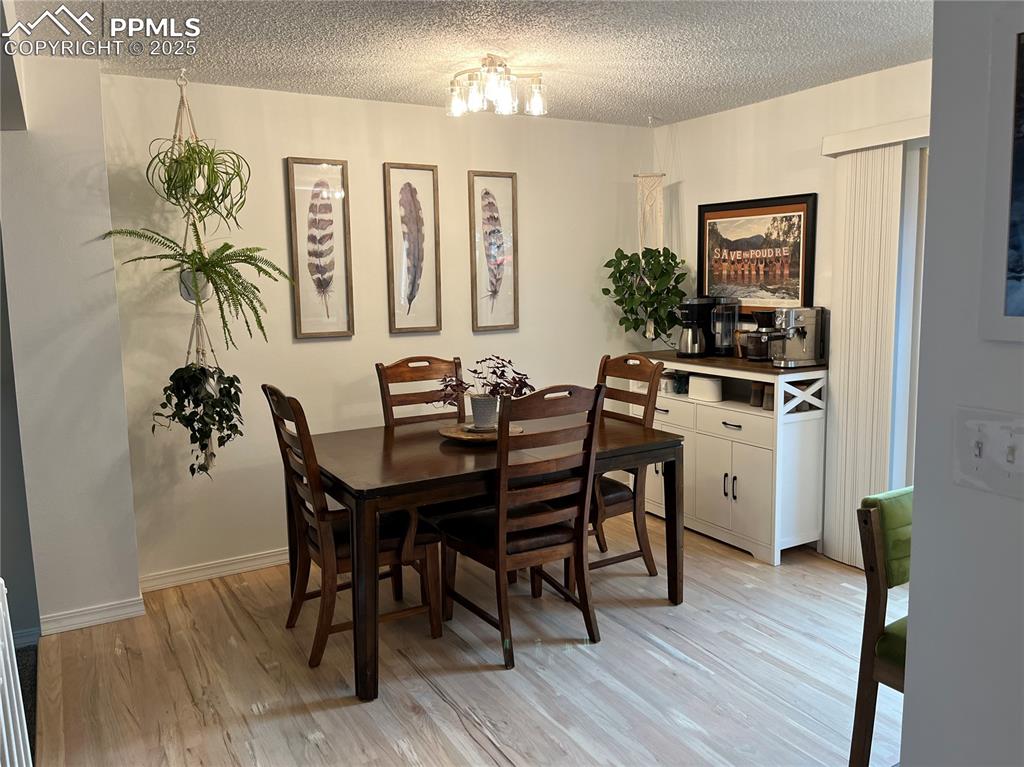 Image 5 of 17: Dining Area