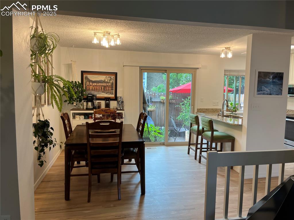 Image 9 of 17: Dining Area
