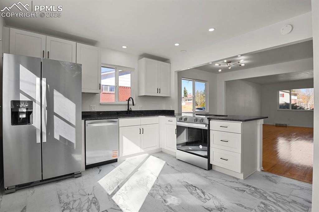 Image 11 of 37: All new stainless steel appliances