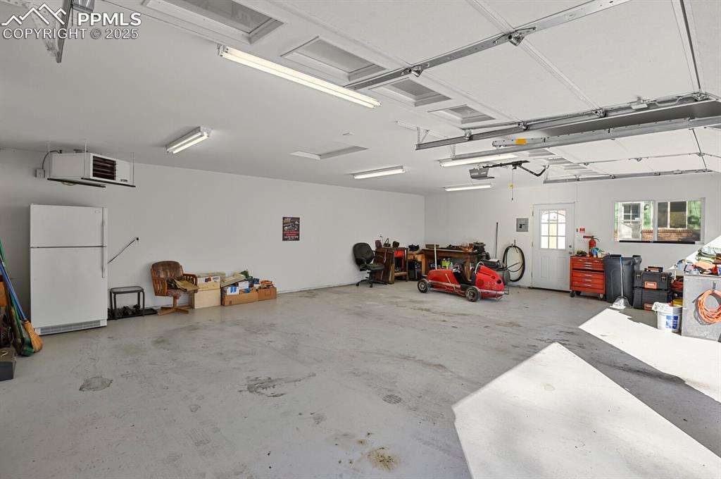 Image 30 of 37: Remodeled in 2009 with a new gas heater