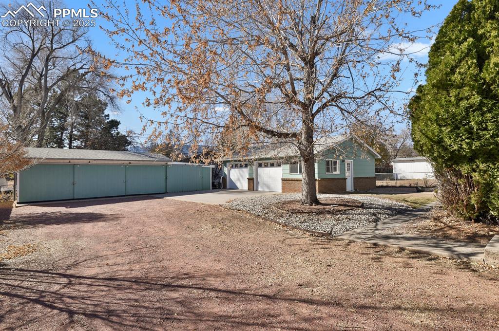 Image 32 of 37: Easy access to the back garages on this 11,000sf lot