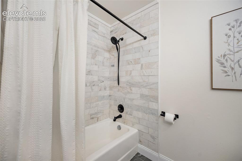 Image 16 of 40: Bathroom