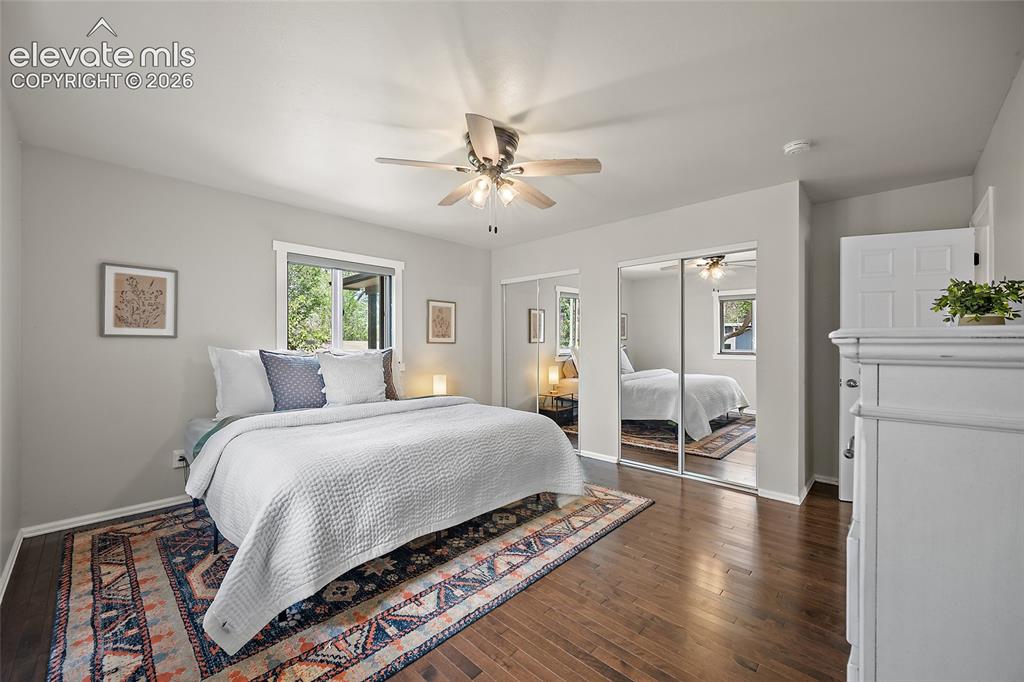 Image 19 of 40: Bedroom