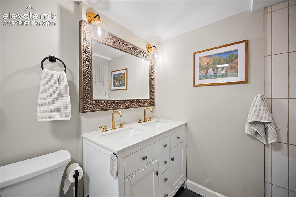 Image 35 of 40: Bathroom