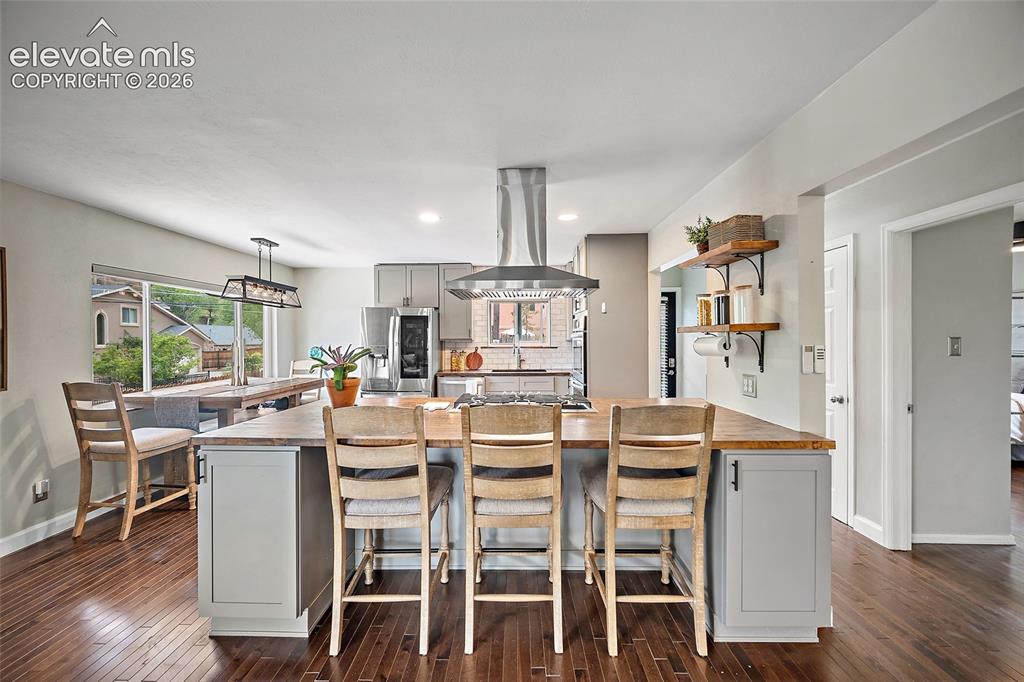 Image 9 of 40: Kitchen