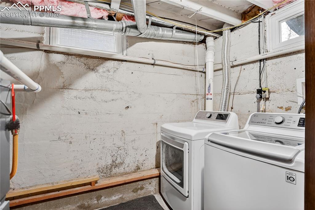 Image 15 of 20: Laundry