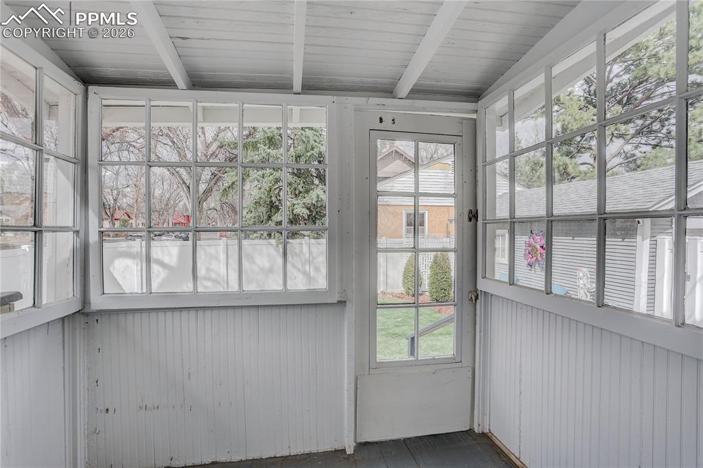 Image 16 of 20: Enclosed mudroom