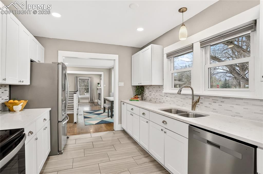 Image 6 of 20: Galley kitchen