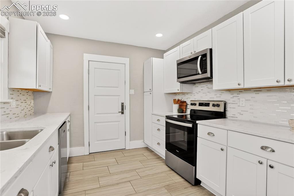 Image 7 of 20: SS appliances