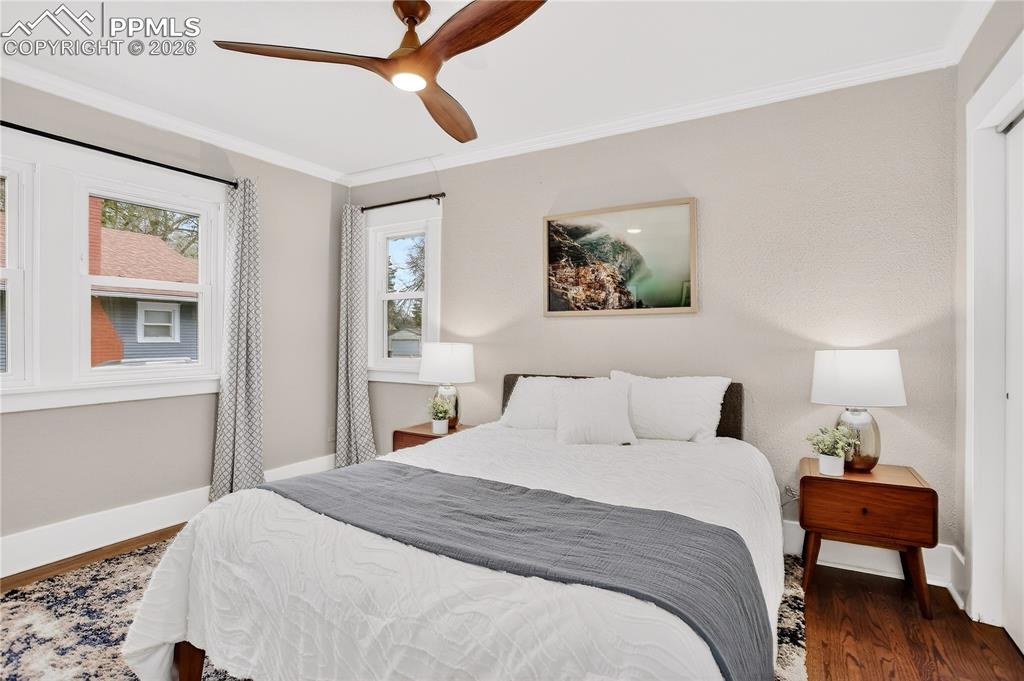 Image 8 of 20: Primary bedroom