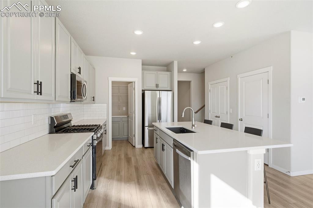 Image 16 of 50: Kitchen