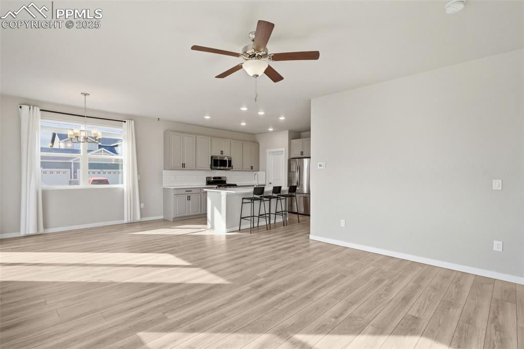 Image 19 of 50: Living Room