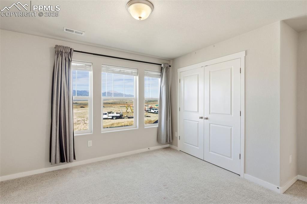 Image 37 of 50: Bedroom