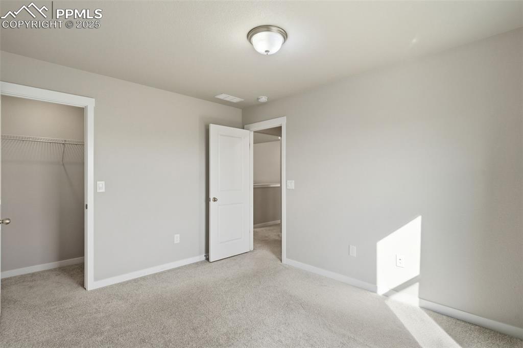 Image 41 of 50: Bedroom