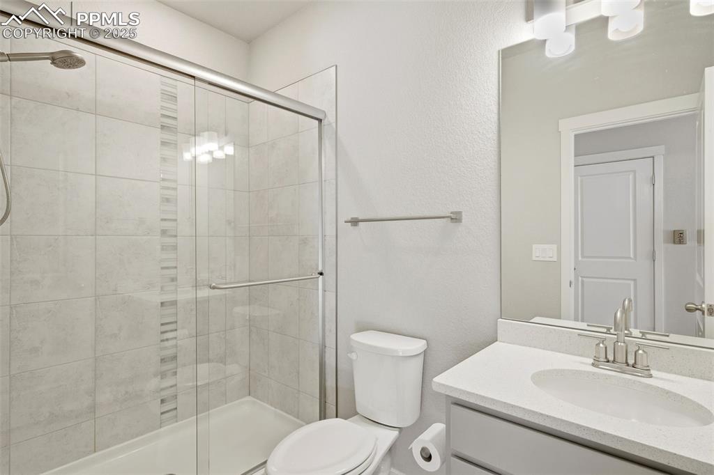 Image 45 of 50: Bathroom