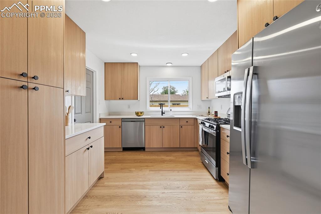 Image 10 of 22: Kitchen