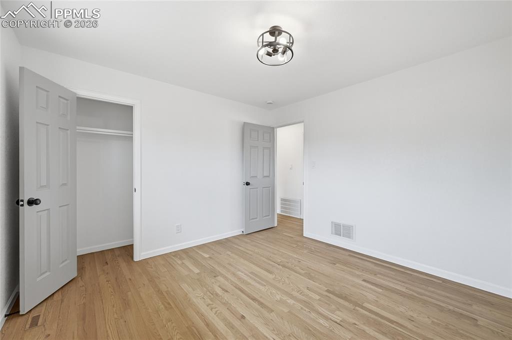 Image 16 of 22: Bedroom