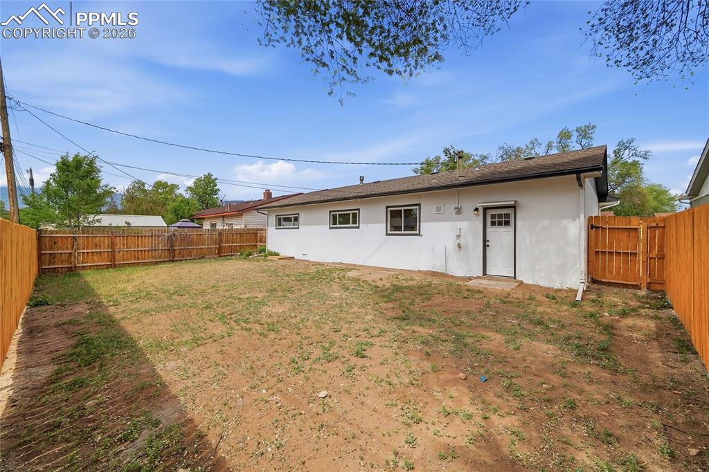 Image 20 of 22: Back of Structure