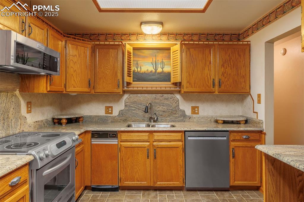 Image 11 of 46: Kitchen