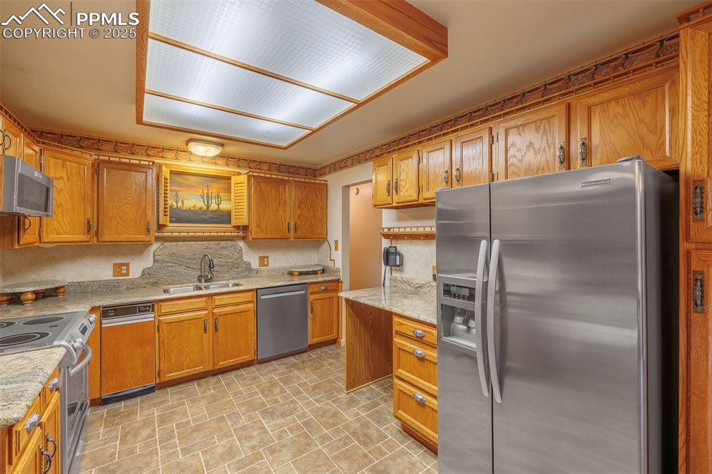 Image 13 of 46: Kitchen