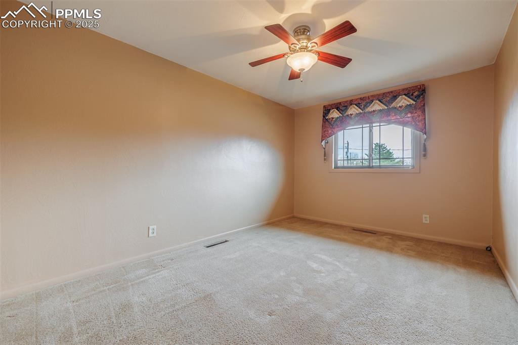 Image 23 of 46: Bedroom