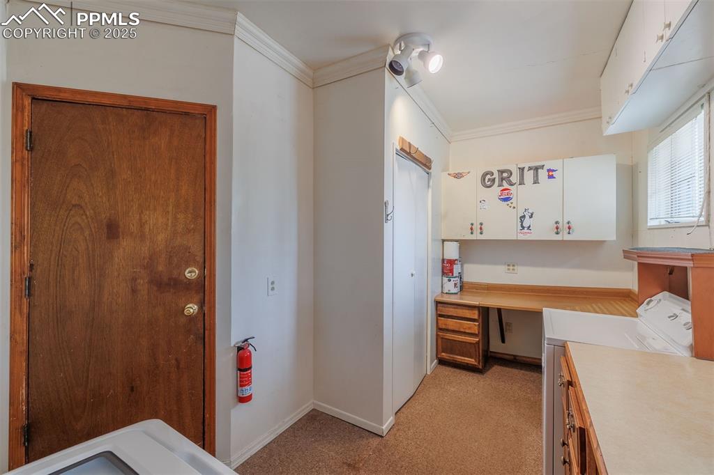 Image 37 of 46: Laundry