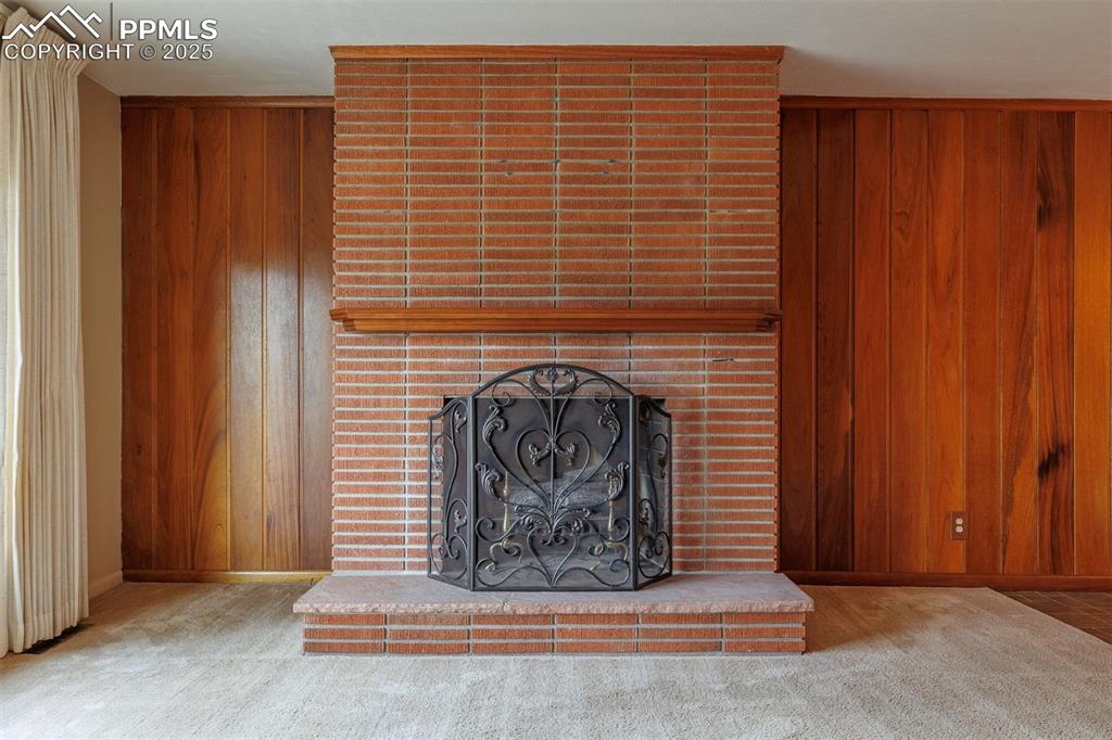 Image 7 of 46: Living Room