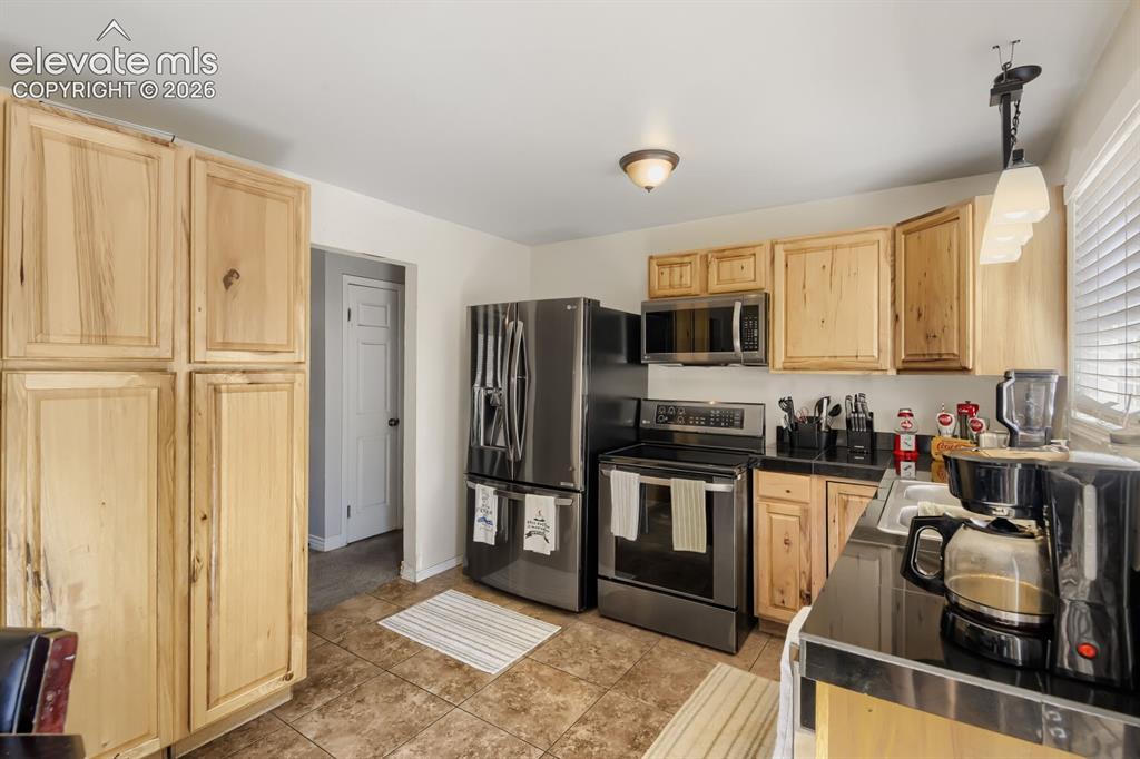 Image 6 of 24: Kitchen