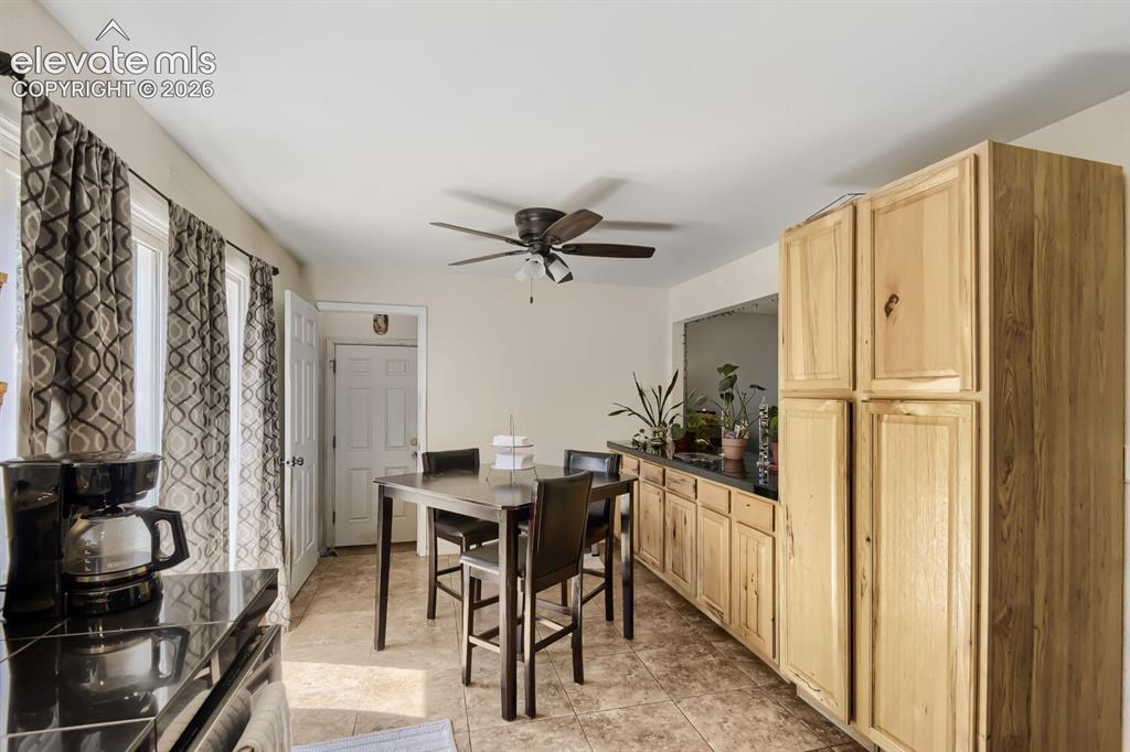 Image 7 of 24: Dining Area
