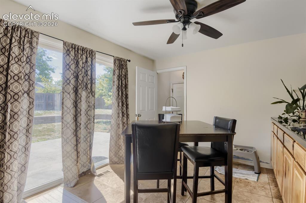 Image 8 of 24: Dining Area