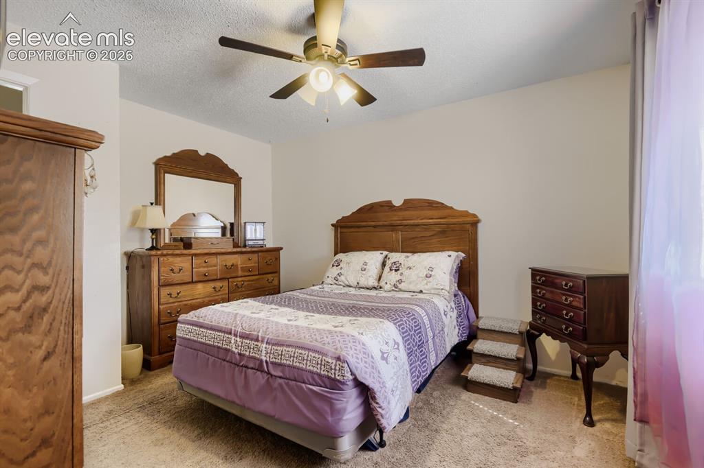 Image 9 of 24: Bedroom