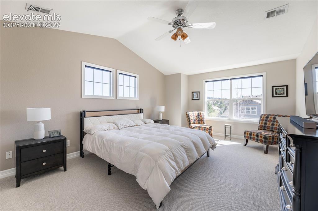 Image 17 of 46: Bedroom