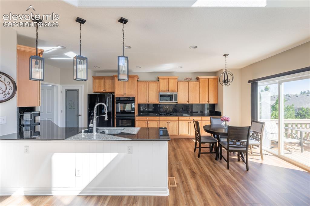Image 6 of 46: Kitchen