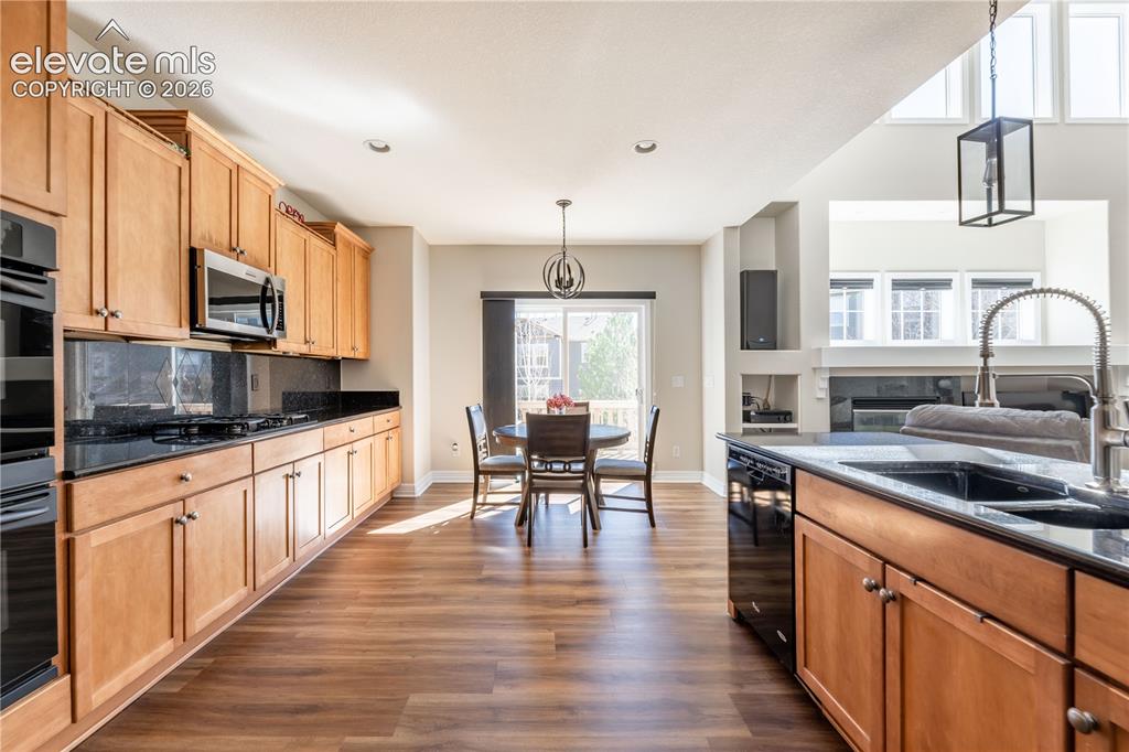 Image 7 of 46: Kitchen