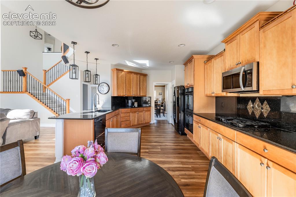 Image 9 of 46: Kitchen