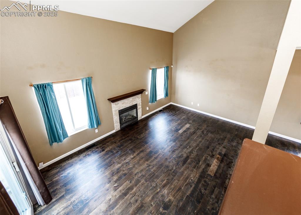 Image 14 of 38: Living Room