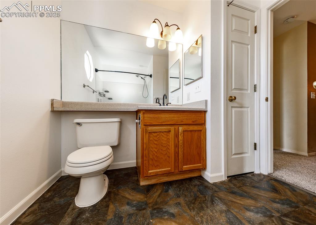 Image 28 of 38: Bathroom