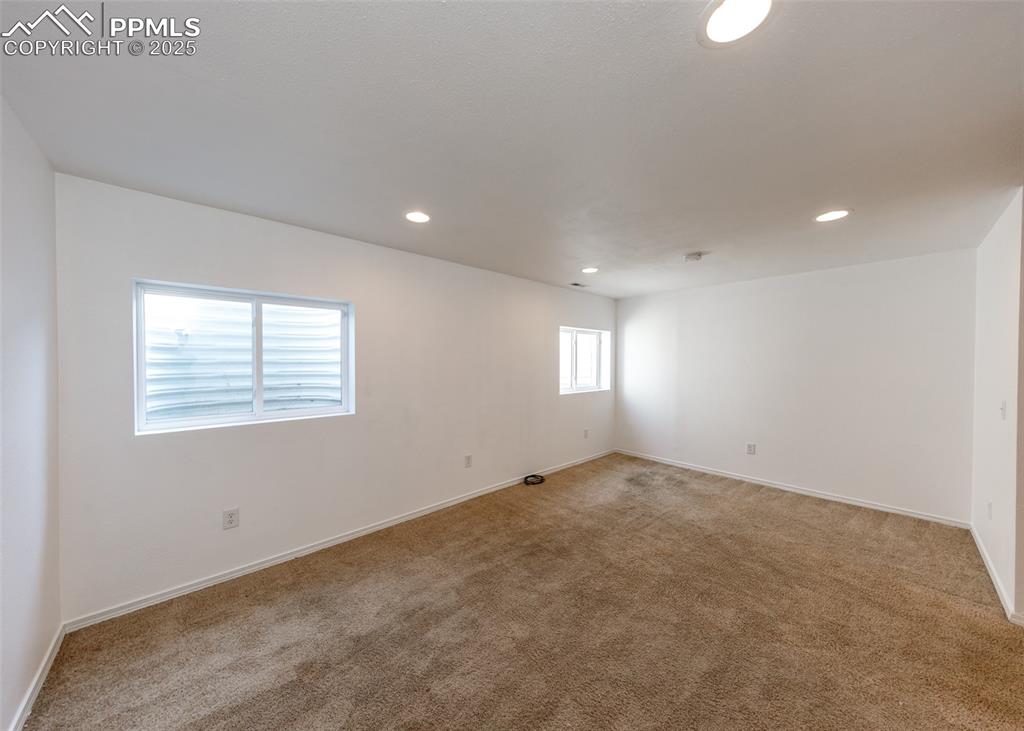 Image 32 of 38: Family Room