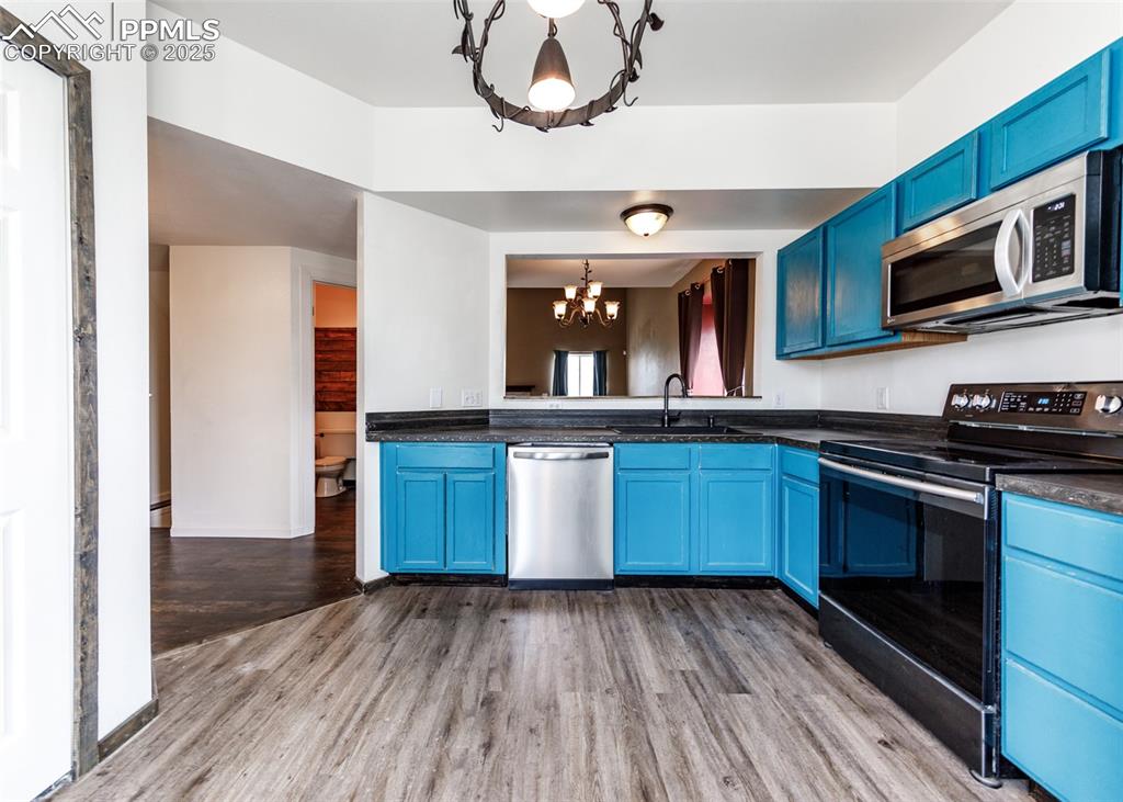 Image 4 of 38: Kitchen