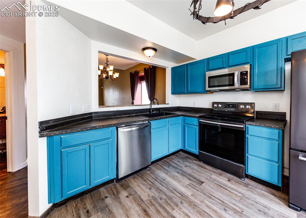 Image 5 of 38: Kitchen