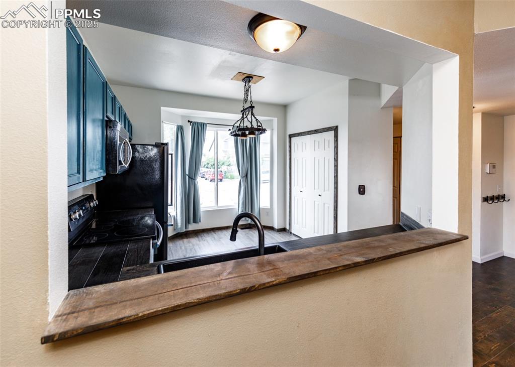 Image 8 of 38: Kitchen