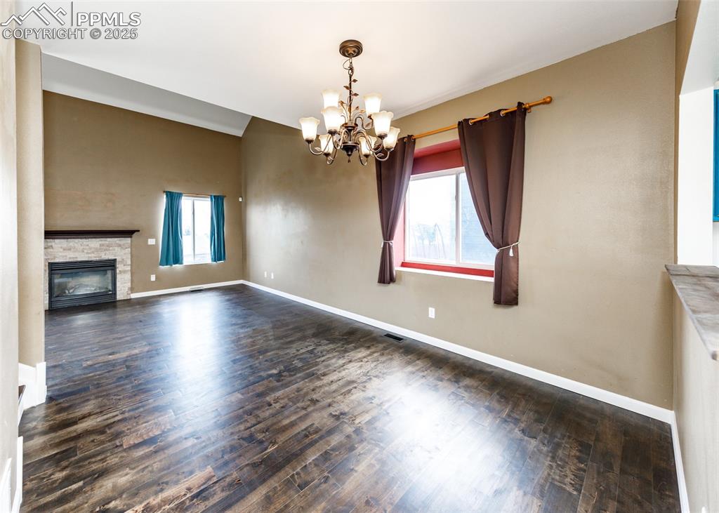 Image 9 of 38: Dining Area